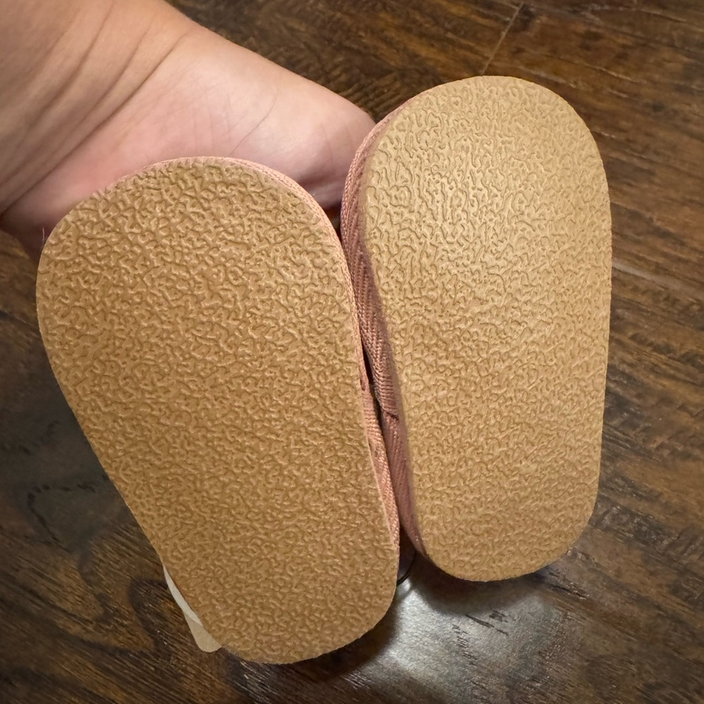 NWT BearPaw Soft Pink Moccasins for Baby Girl - Picture 4 of 4